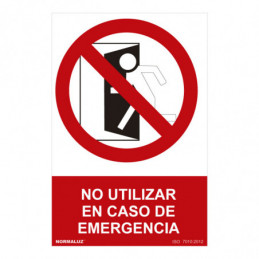 SEÑAL PROHIBIDO "NO UTILIZAR EN CASO DE EMERGENCIA" (PVC 0.7mm) 30x40cm NORMALUZ⋆Armería Calatayud